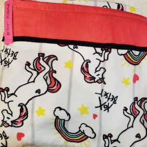 Betsey Johnson bath towel